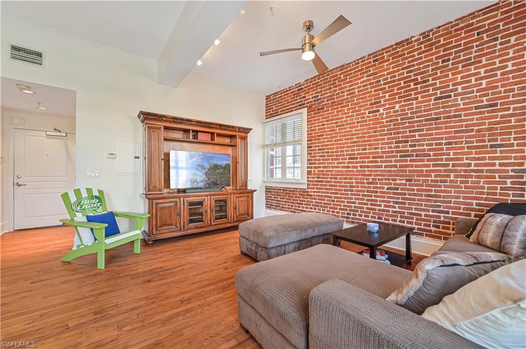 2230 1st ST Unit: 207