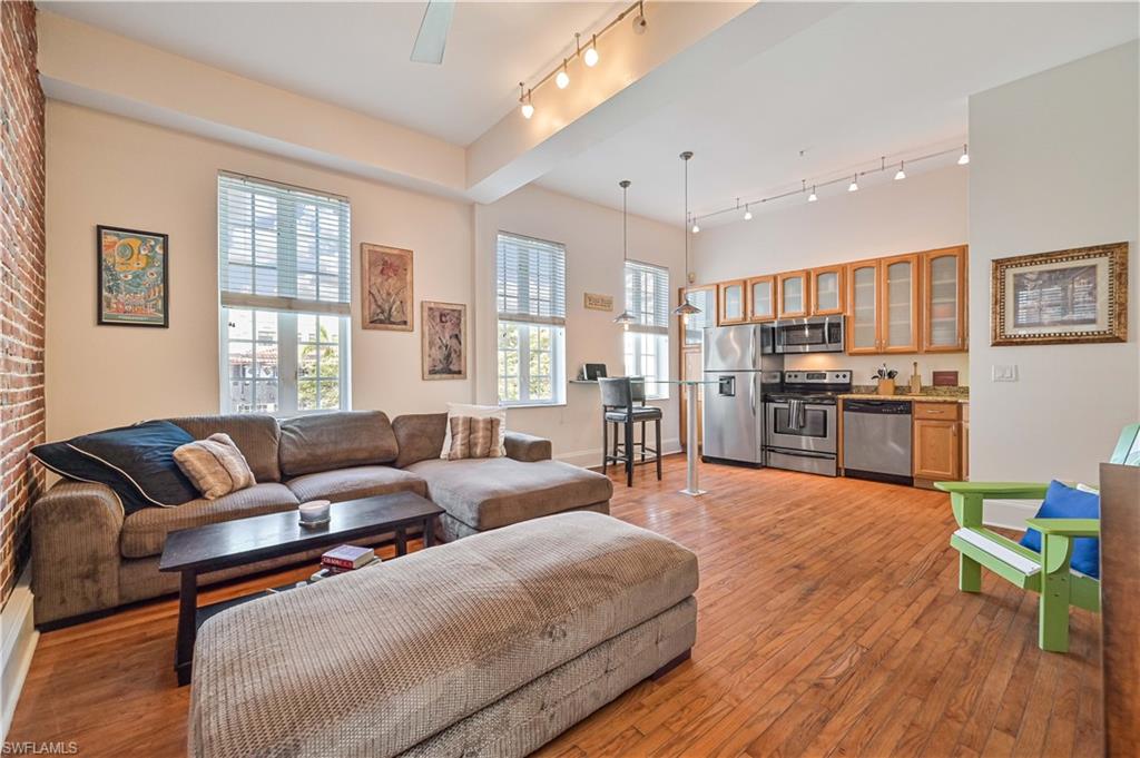 2230 1st ST Unit: 207