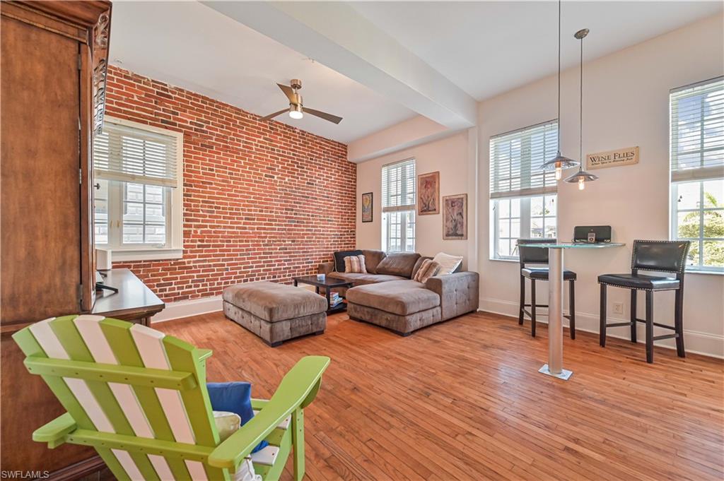 2230 1st ST Unit: 207