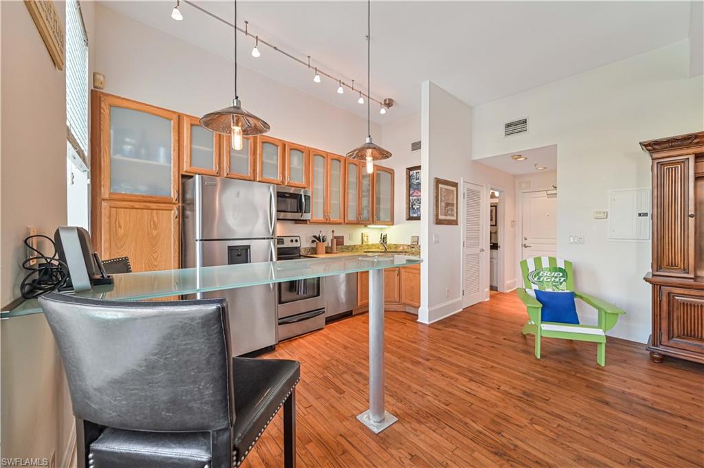 2230 1st ST Unit: 207
