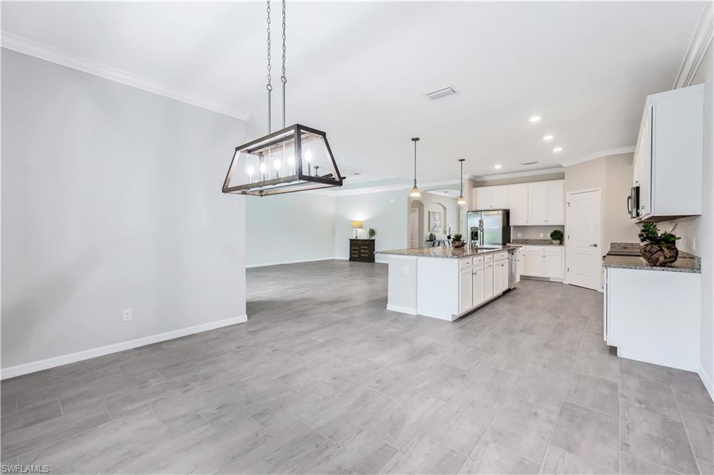 2366 Tangerine LN