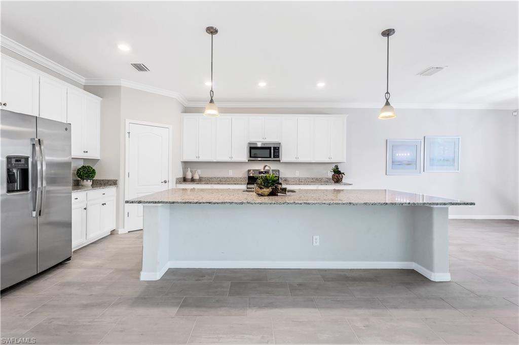 2366 Tangerine LN