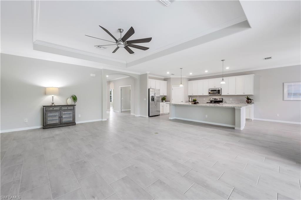 2366 Tangerine LN