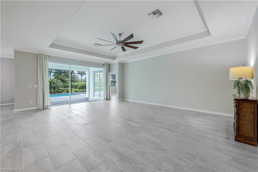 2366 Tangerine LN
