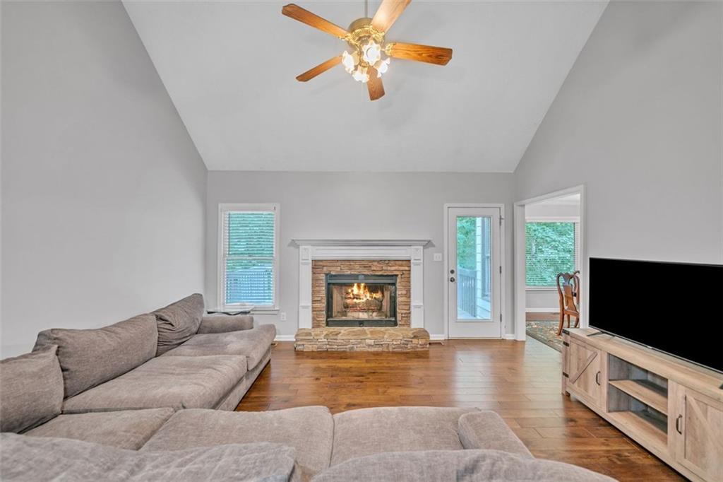 421 MIDDLE VALLEY Lane