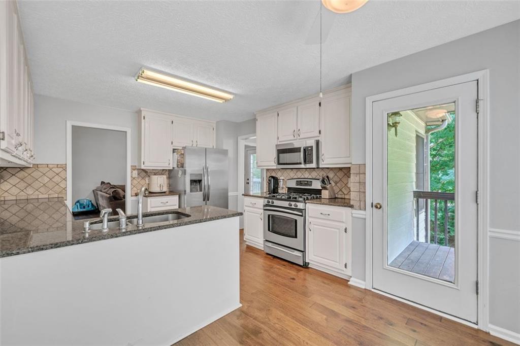 421 MIDDLE VALLEY Lane