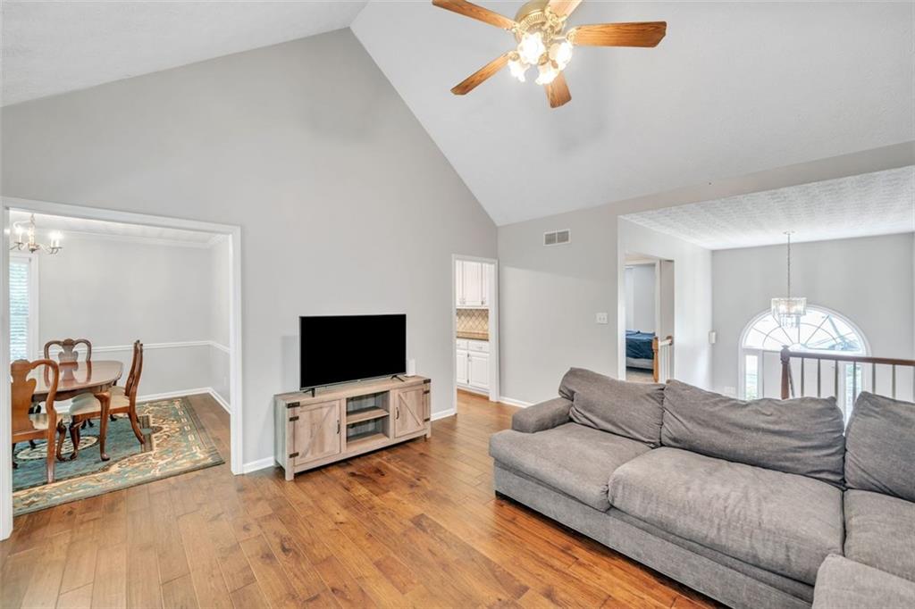 421 MIDDLE VALLEY Lane