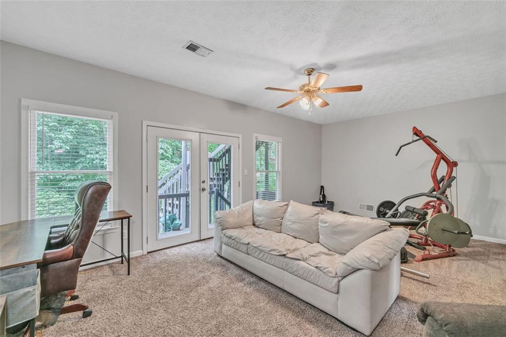 421 MIDDLE VALLEY Lane