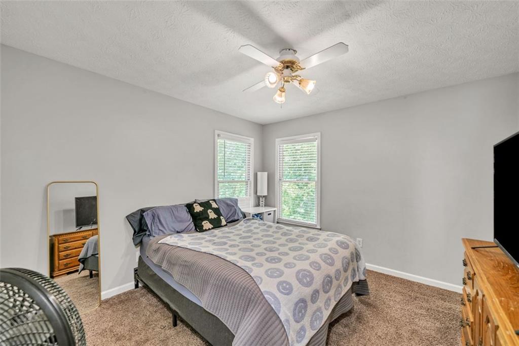 421 MIDDLE VALLEY Lane