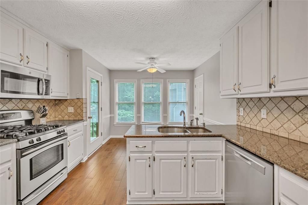 421 MIDDLE VALLEY Lane