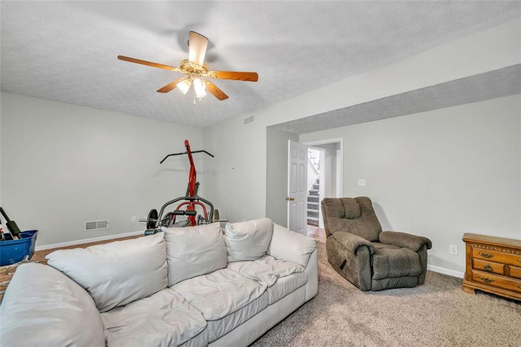 421 MIDDLE VALLEY Lane