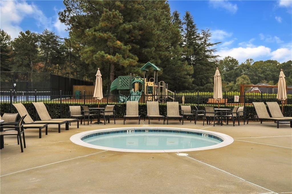 421 MIDDLE VALLEY Lane