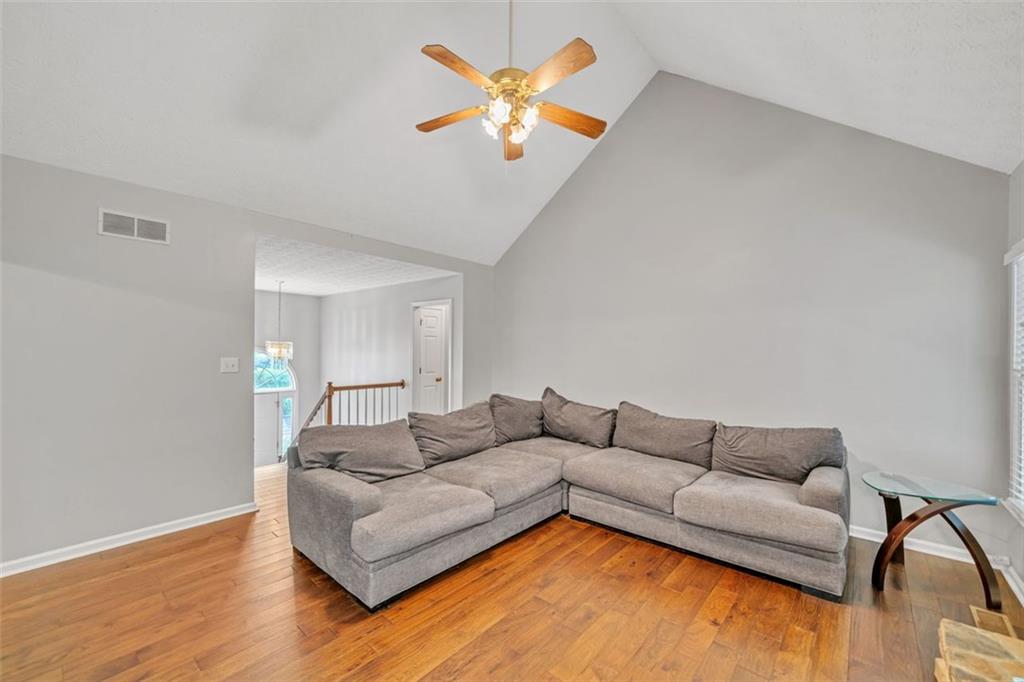 421 MIDDLE VALLEY Lane
