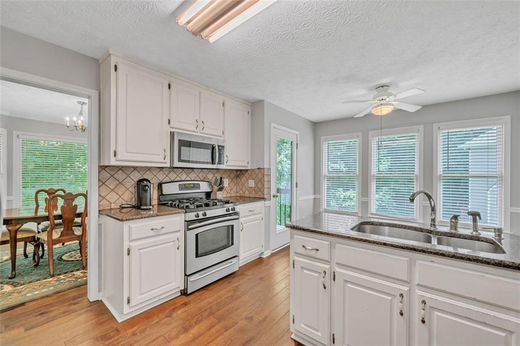 421 MIDDLE VALLEY Lane