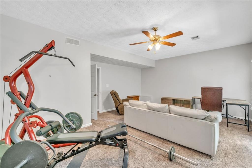421 MIDDLE VALLEY Lane