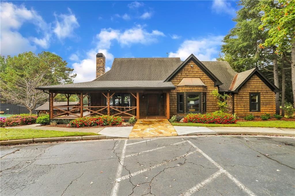 421 MIDDLE VALLEY Lane