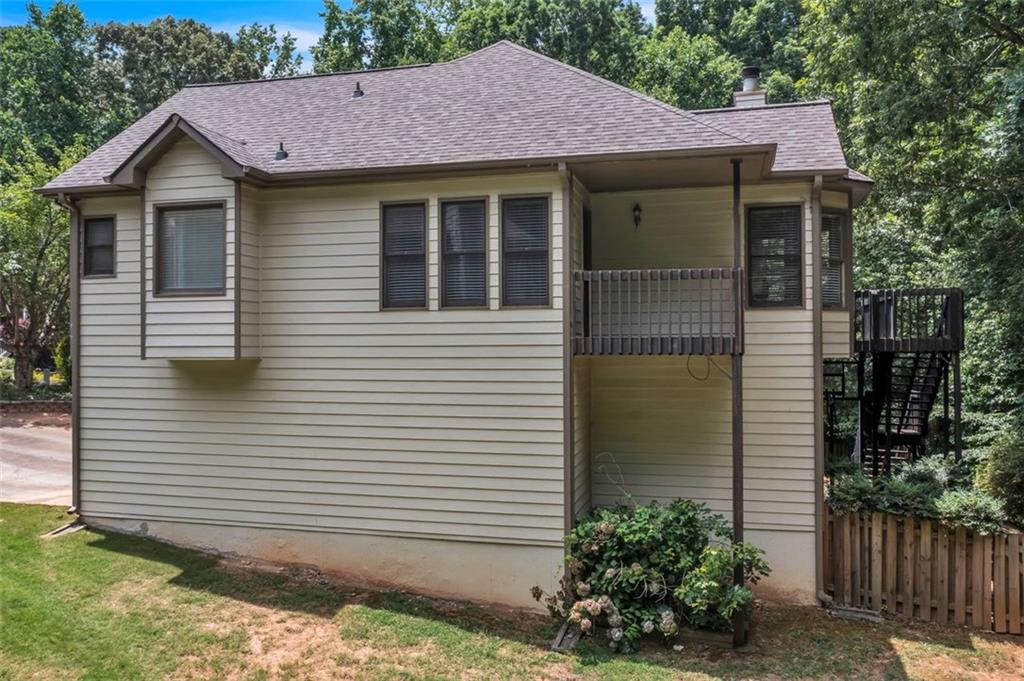 421 MIDDLE VALLEY Lane