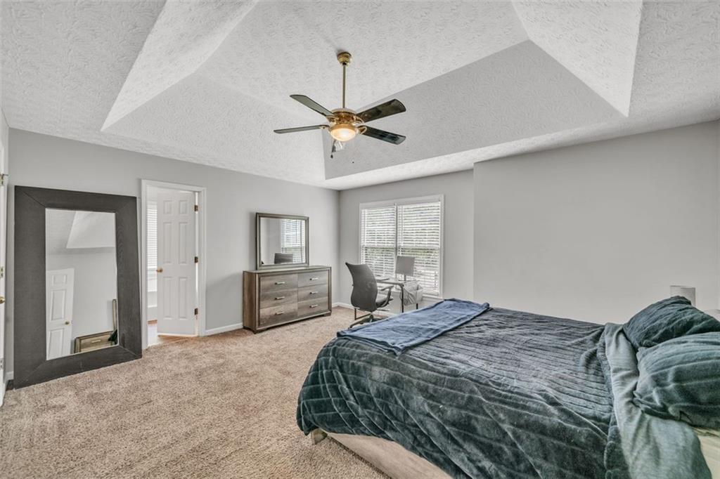 421 MIDDLE VALLEY Lane