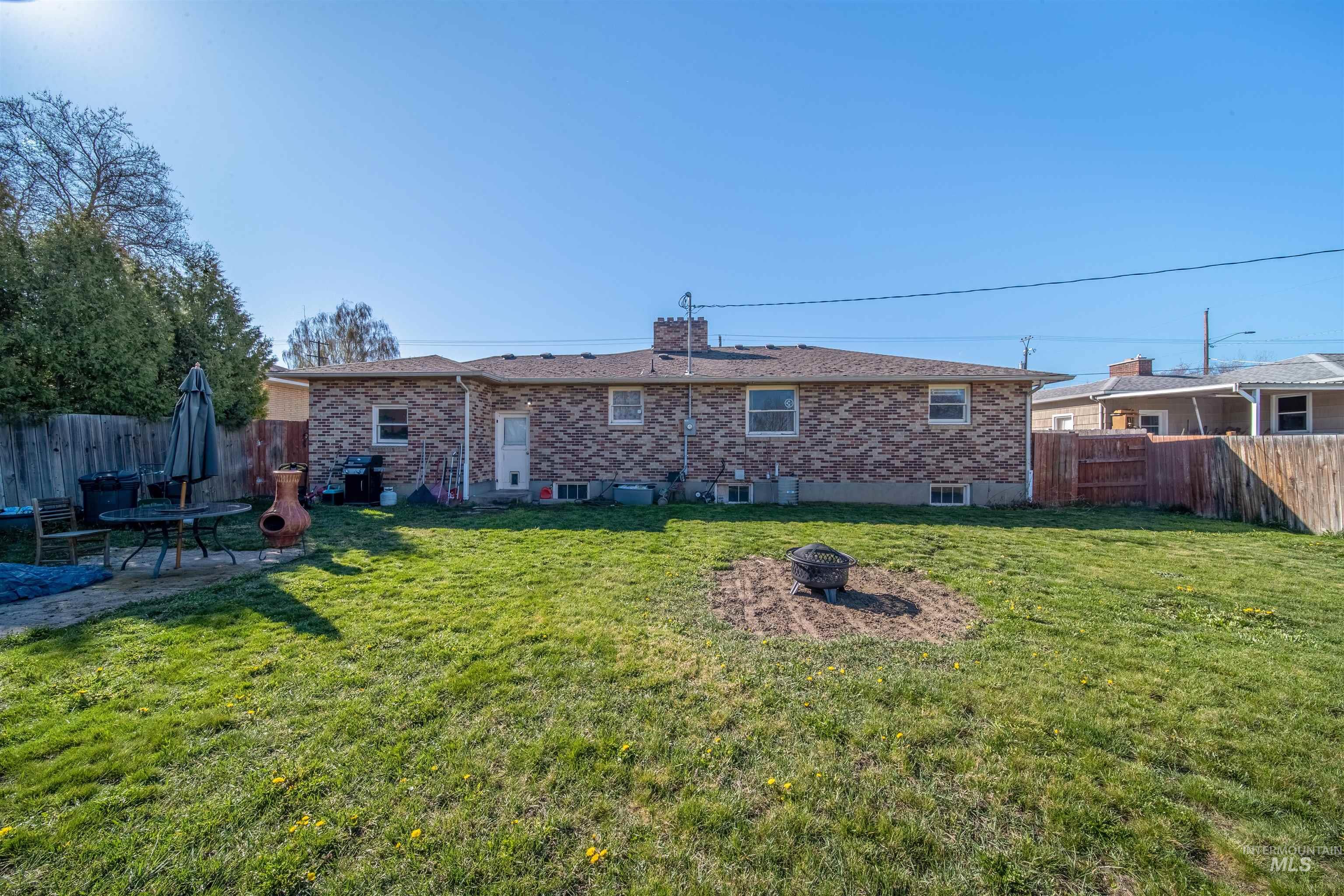 819 Bryden Ave