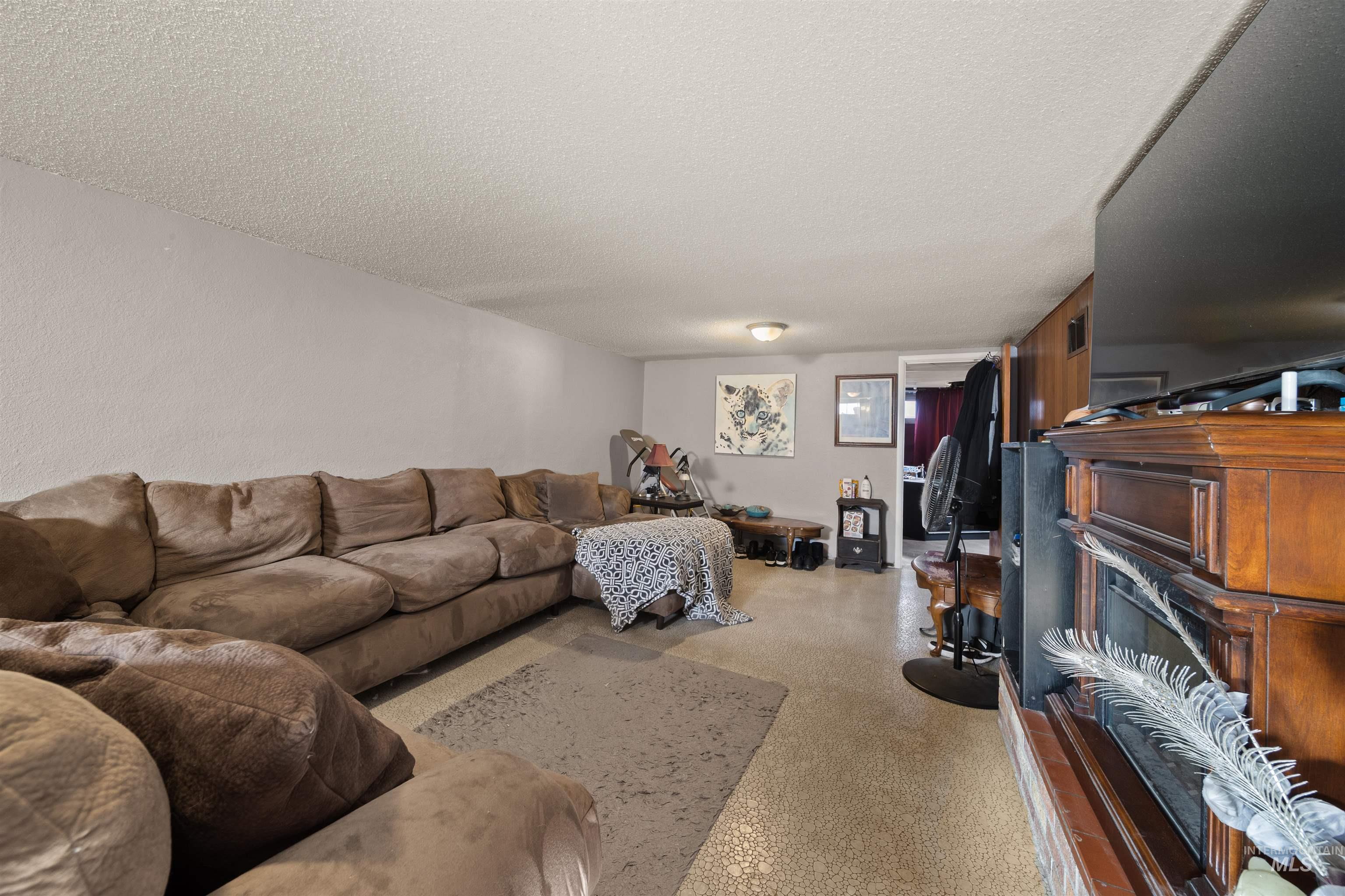 819 Bryden Ave