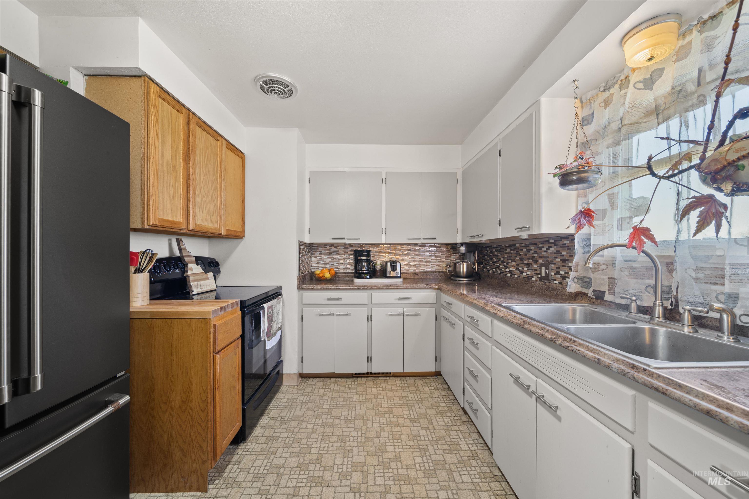 819 Bryden Ave