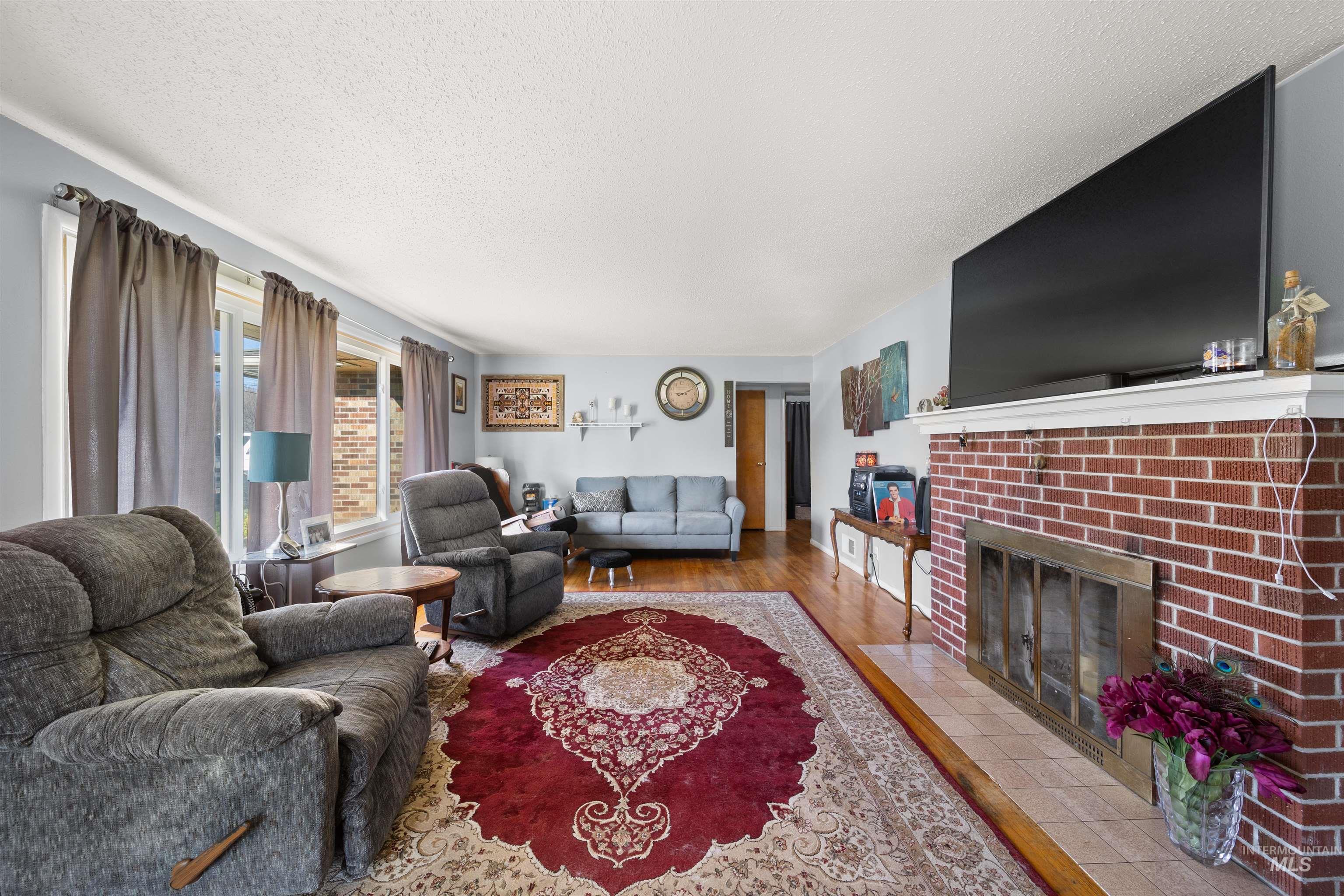 819 Bryden Ave