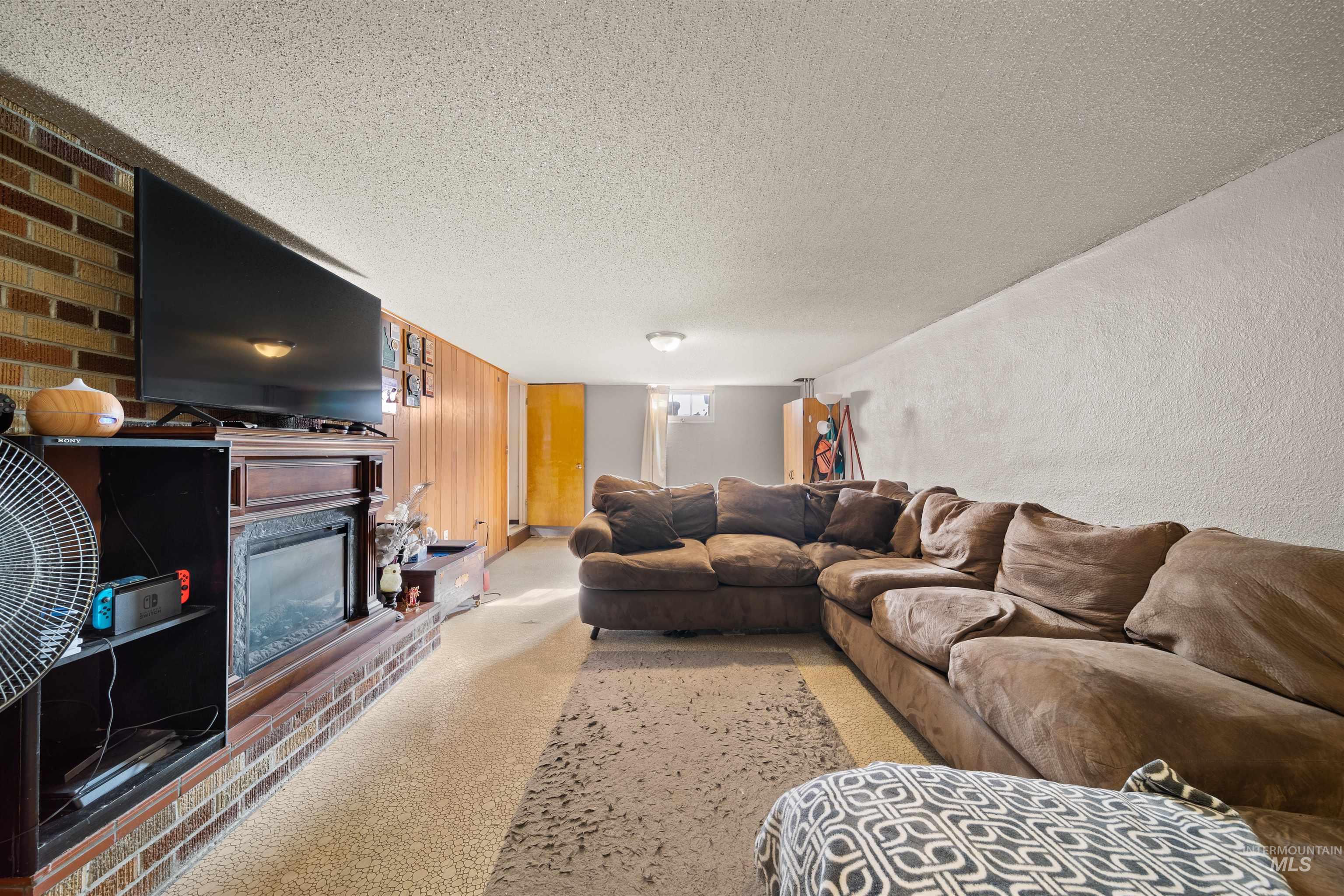 819 Bryden Ave