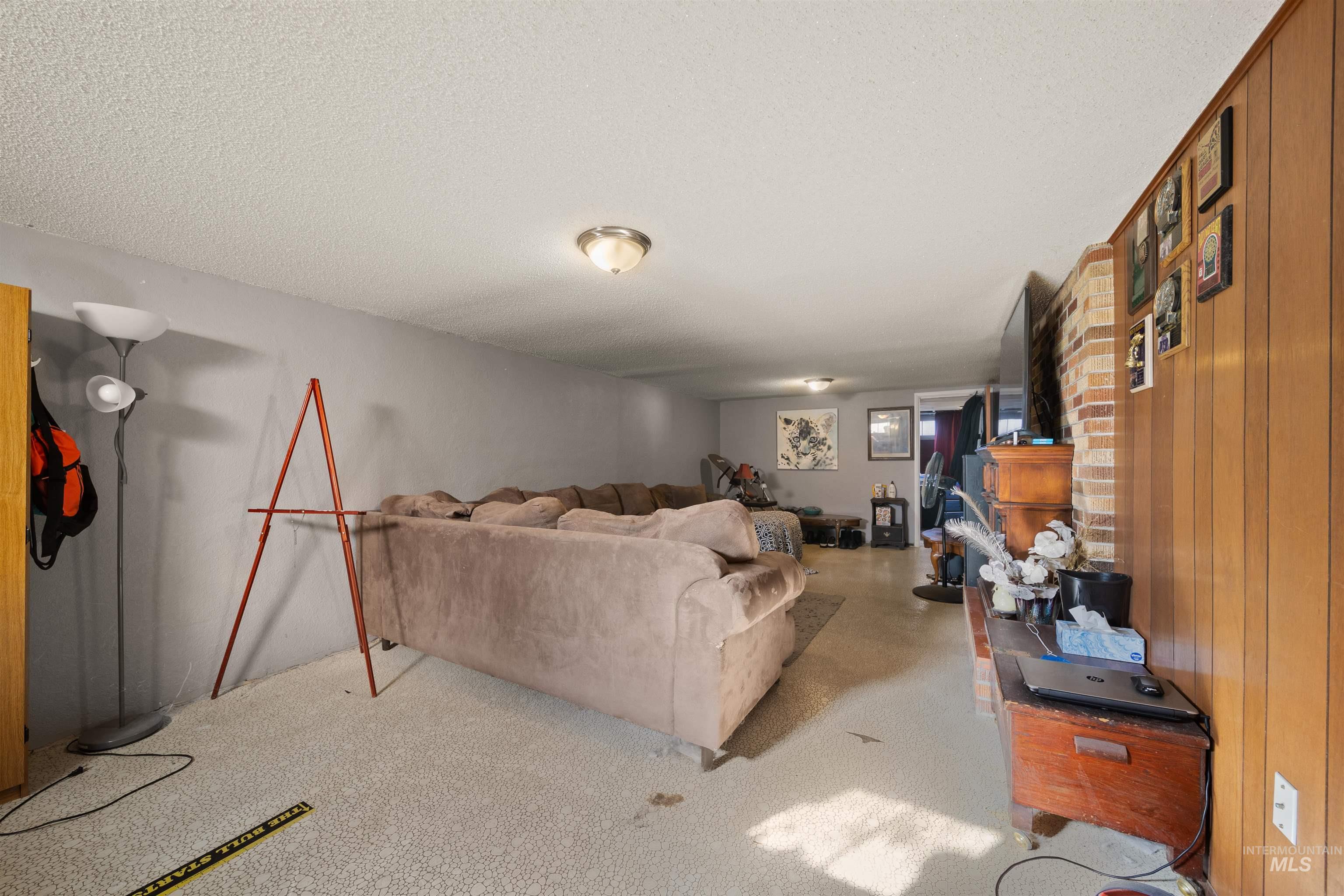 819 Bryden Ave