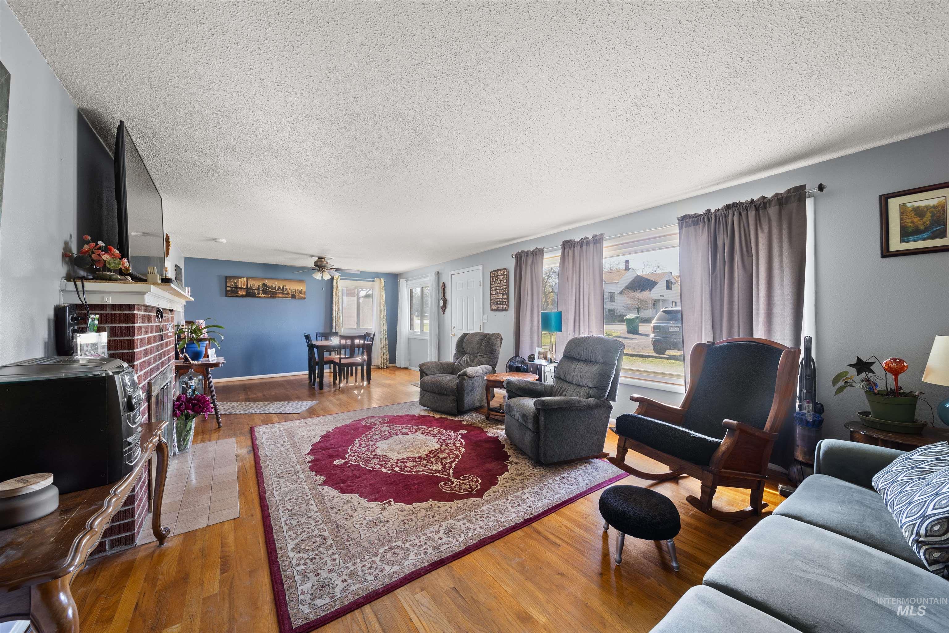 819 Bryden Ave
