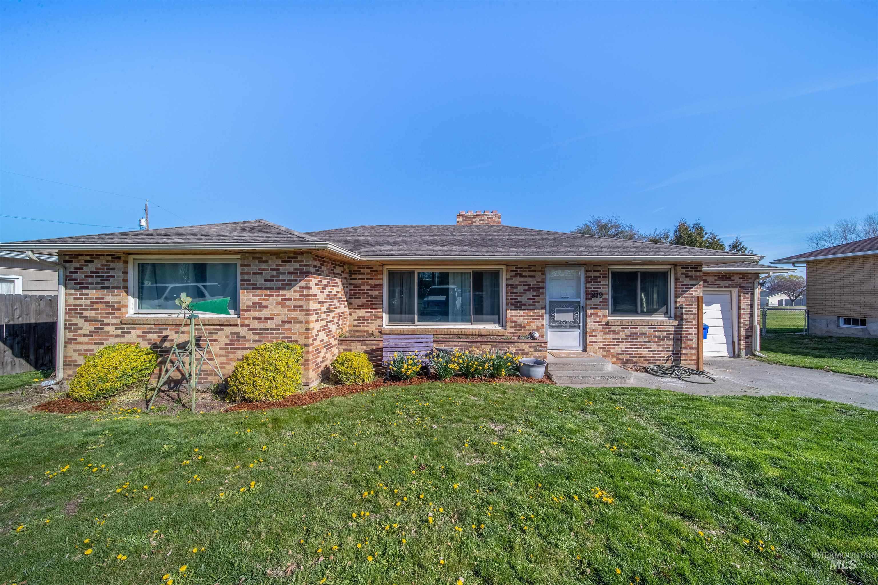 819 Bryden Ave