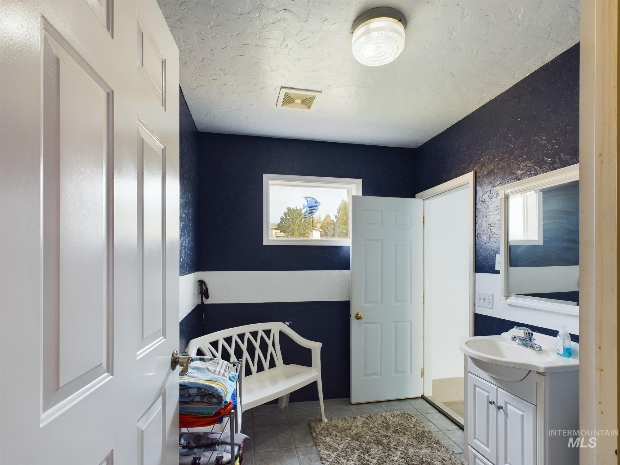 2362 Rolling Hills Dr