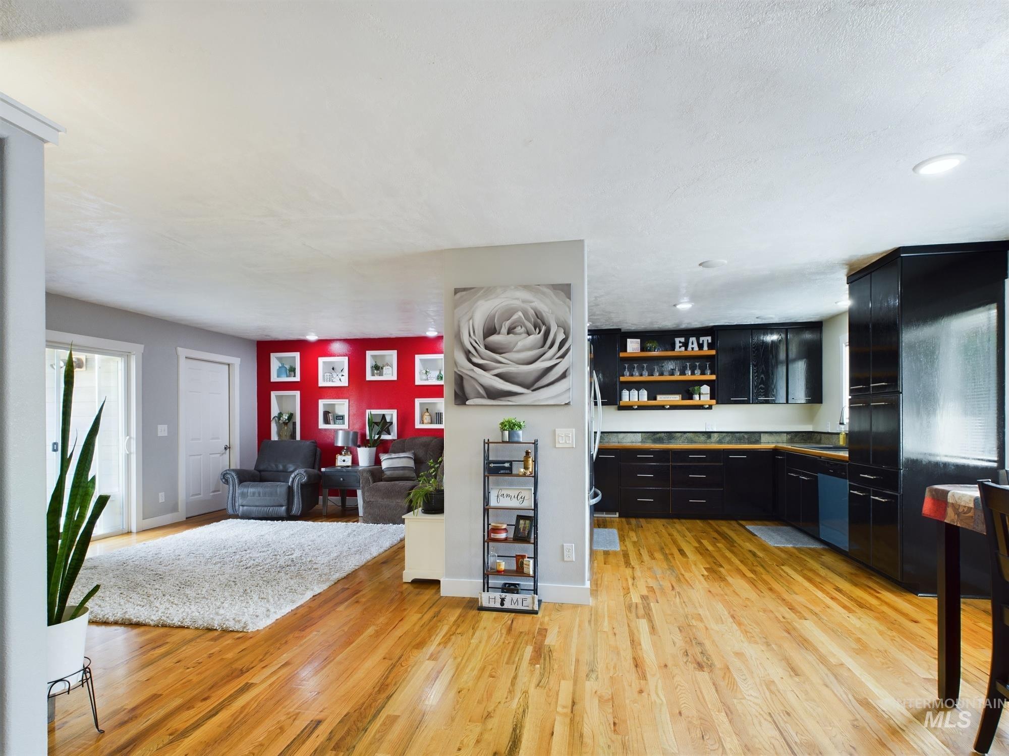 2362 Rolling Hills Dr