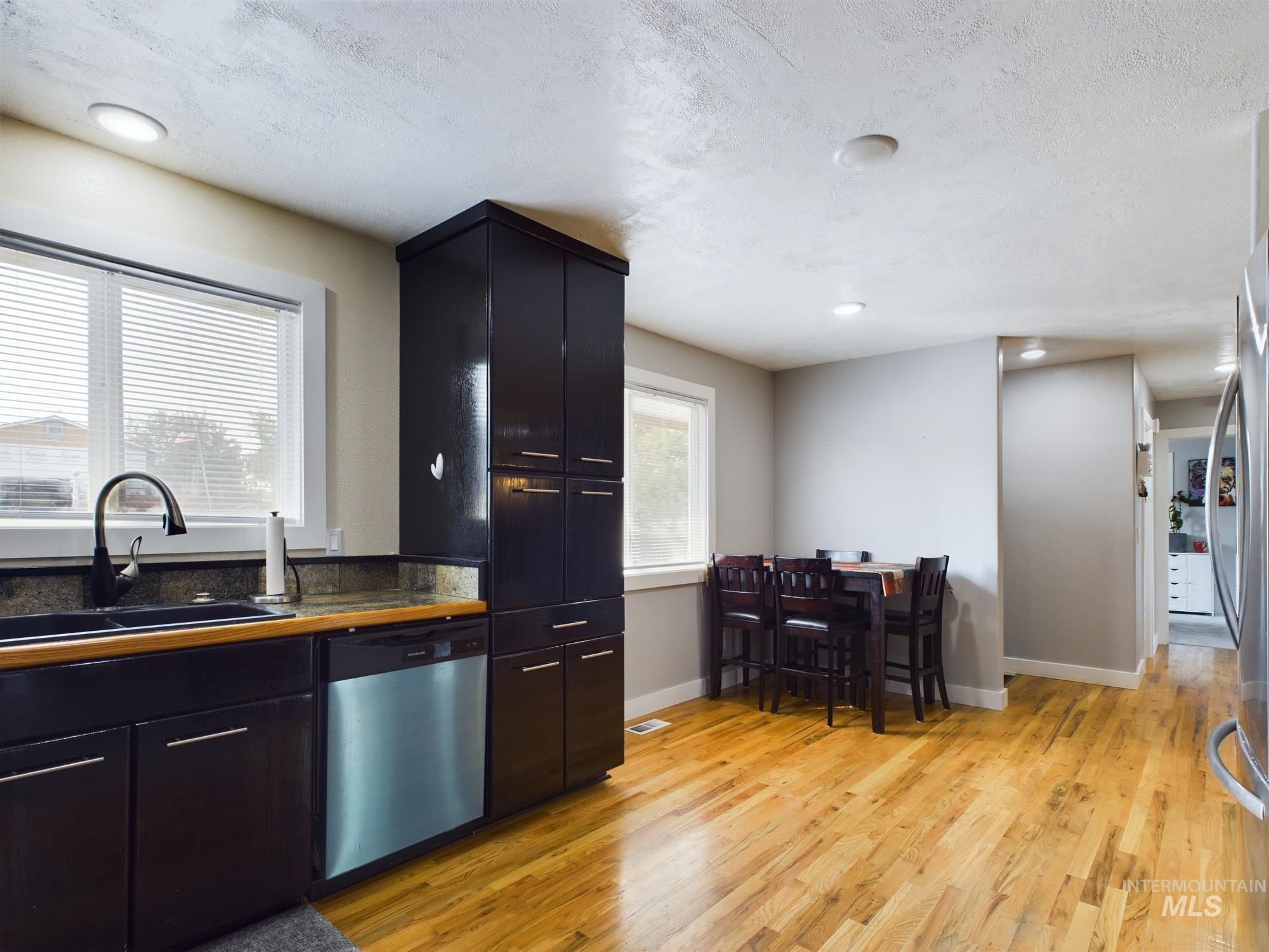 2362 Rolling Hills Dr