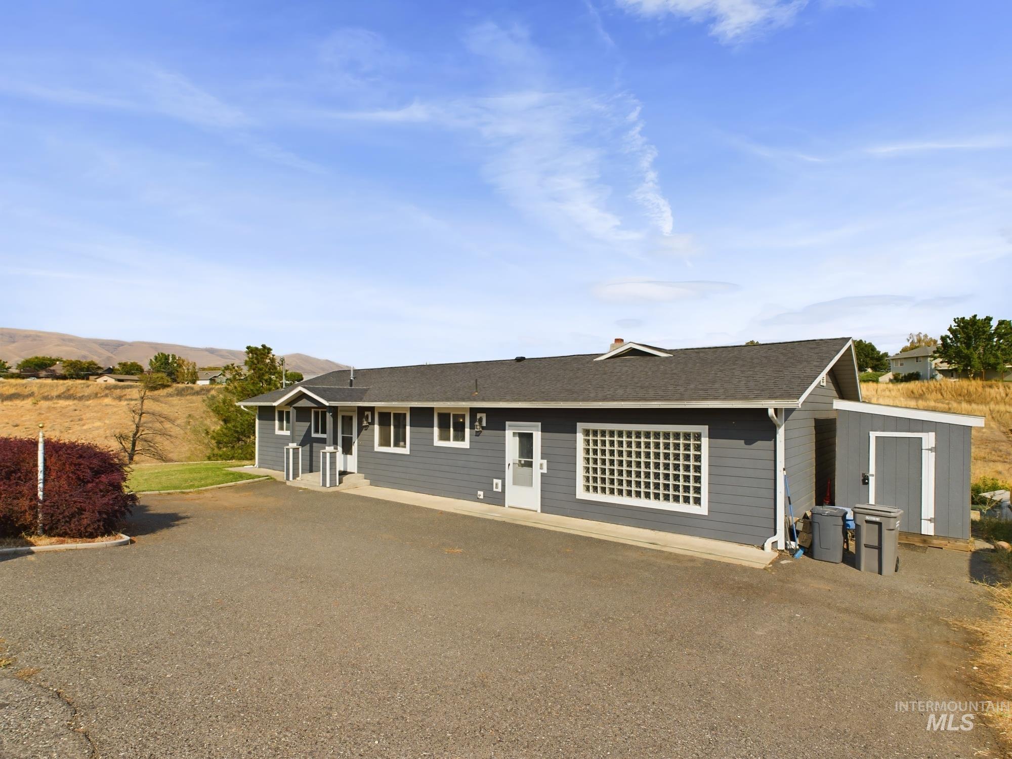 2362 Rolling Hills Dr