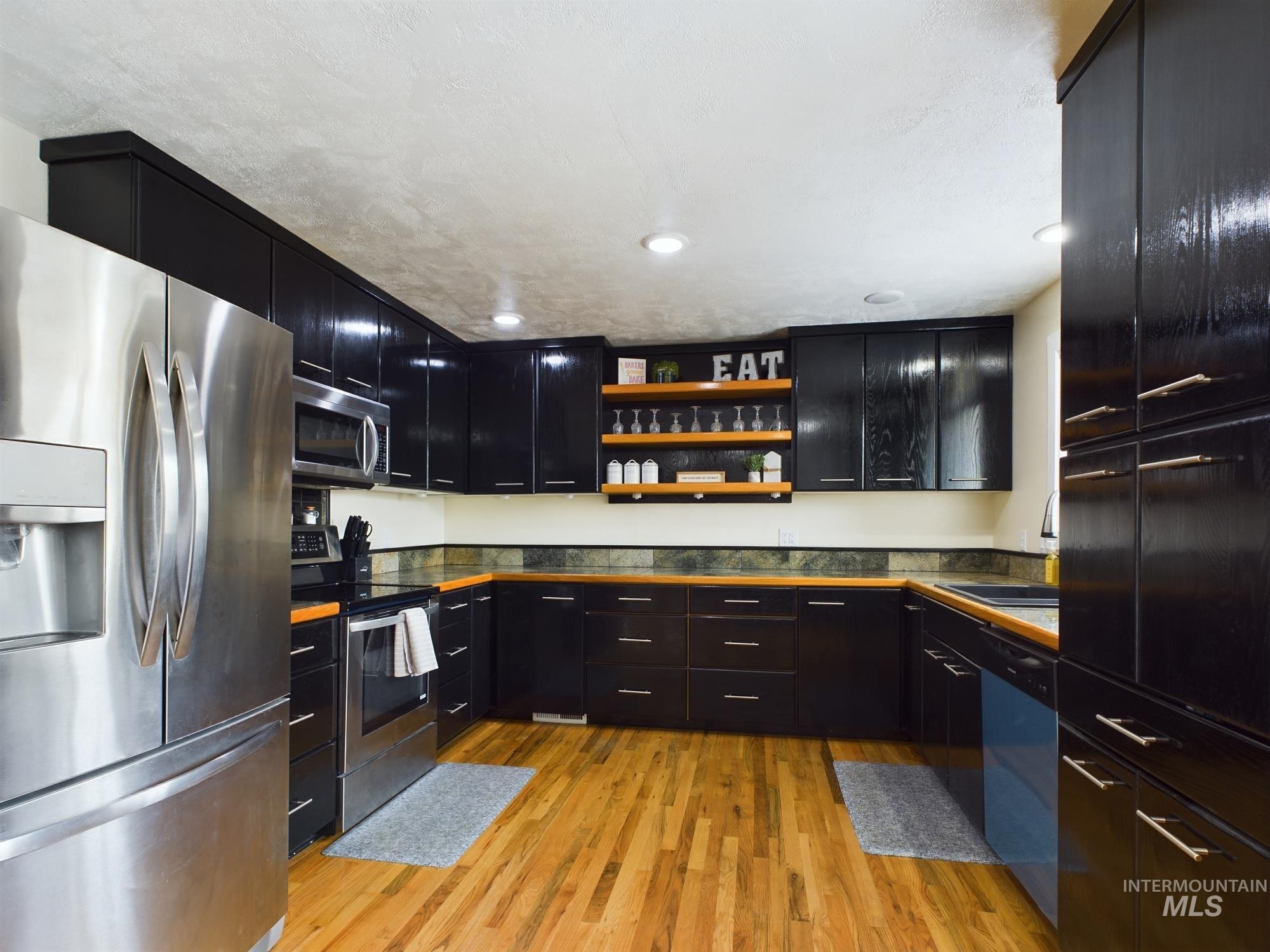 2362 Rolling Hills Dr