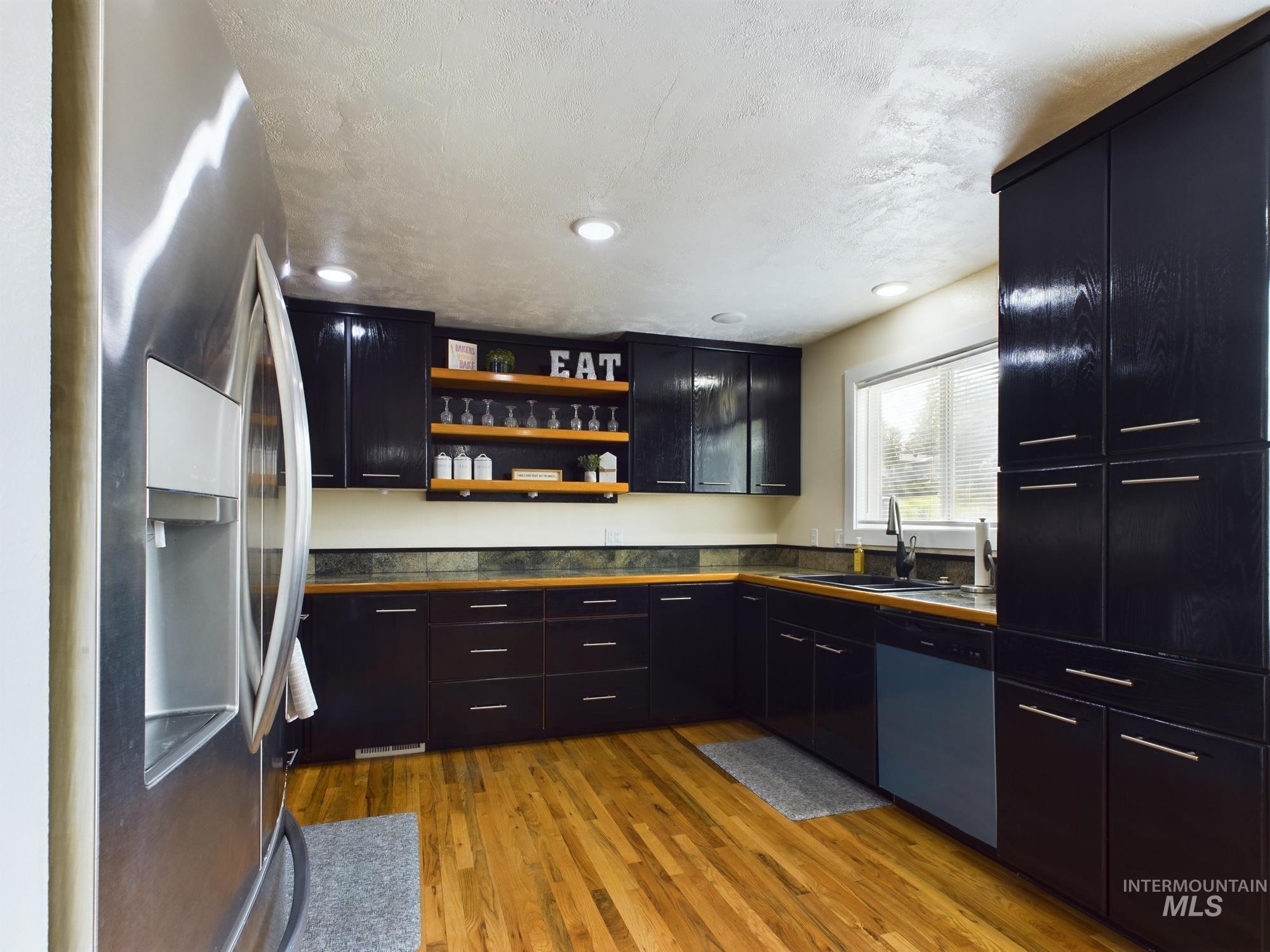 2362 Rolling Hills Dr