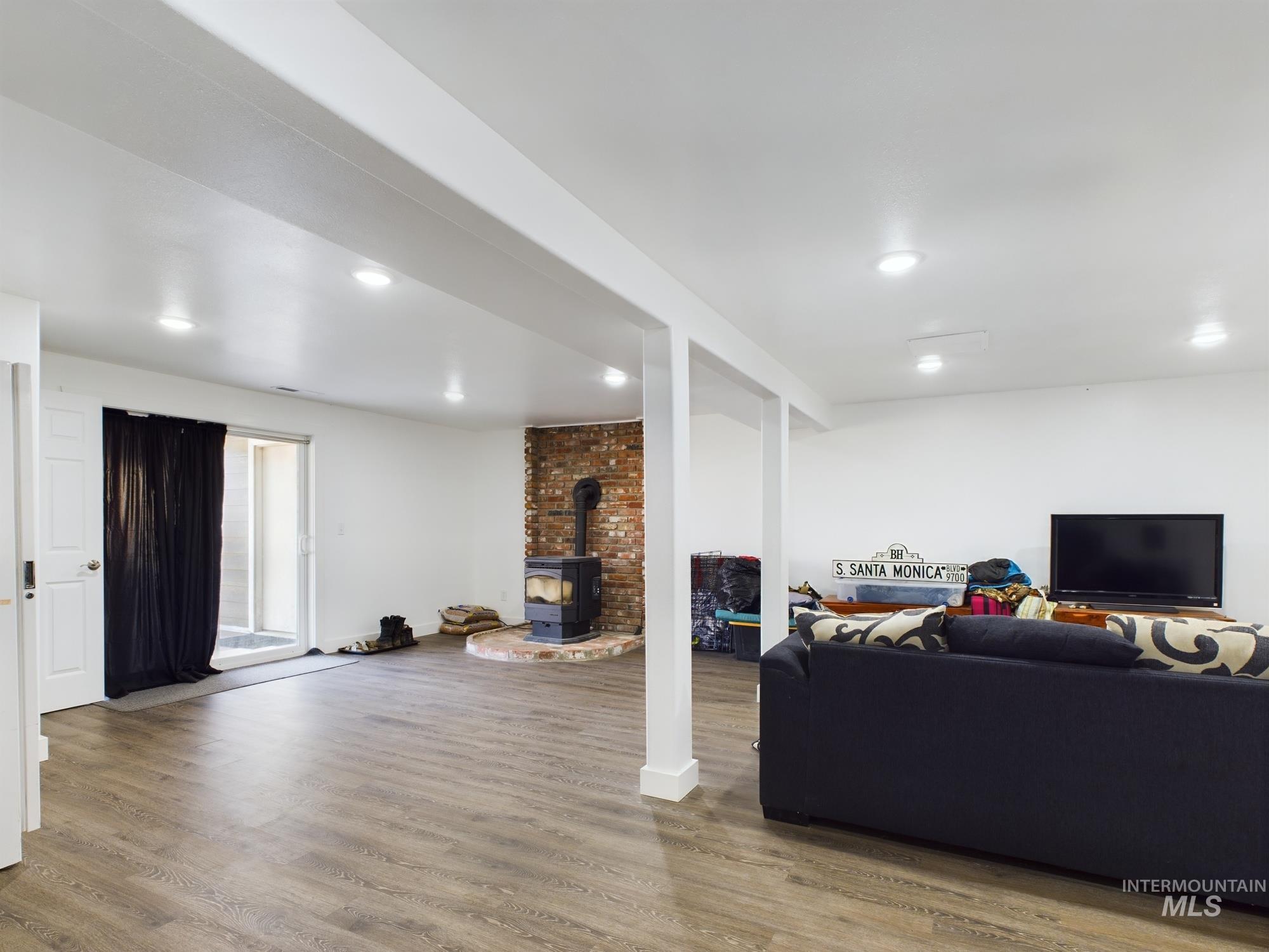 2362 Rolling Hills Dr