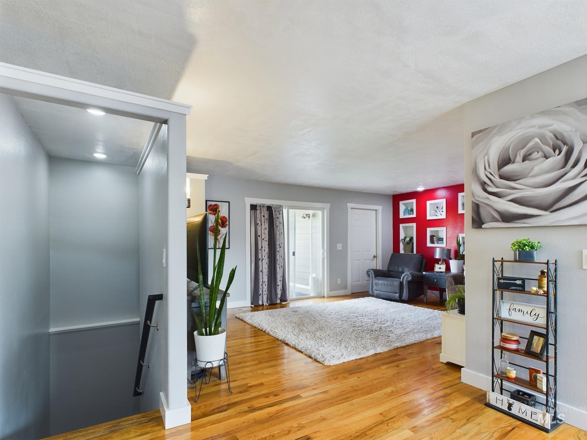 2362 Rolling Hills Dr