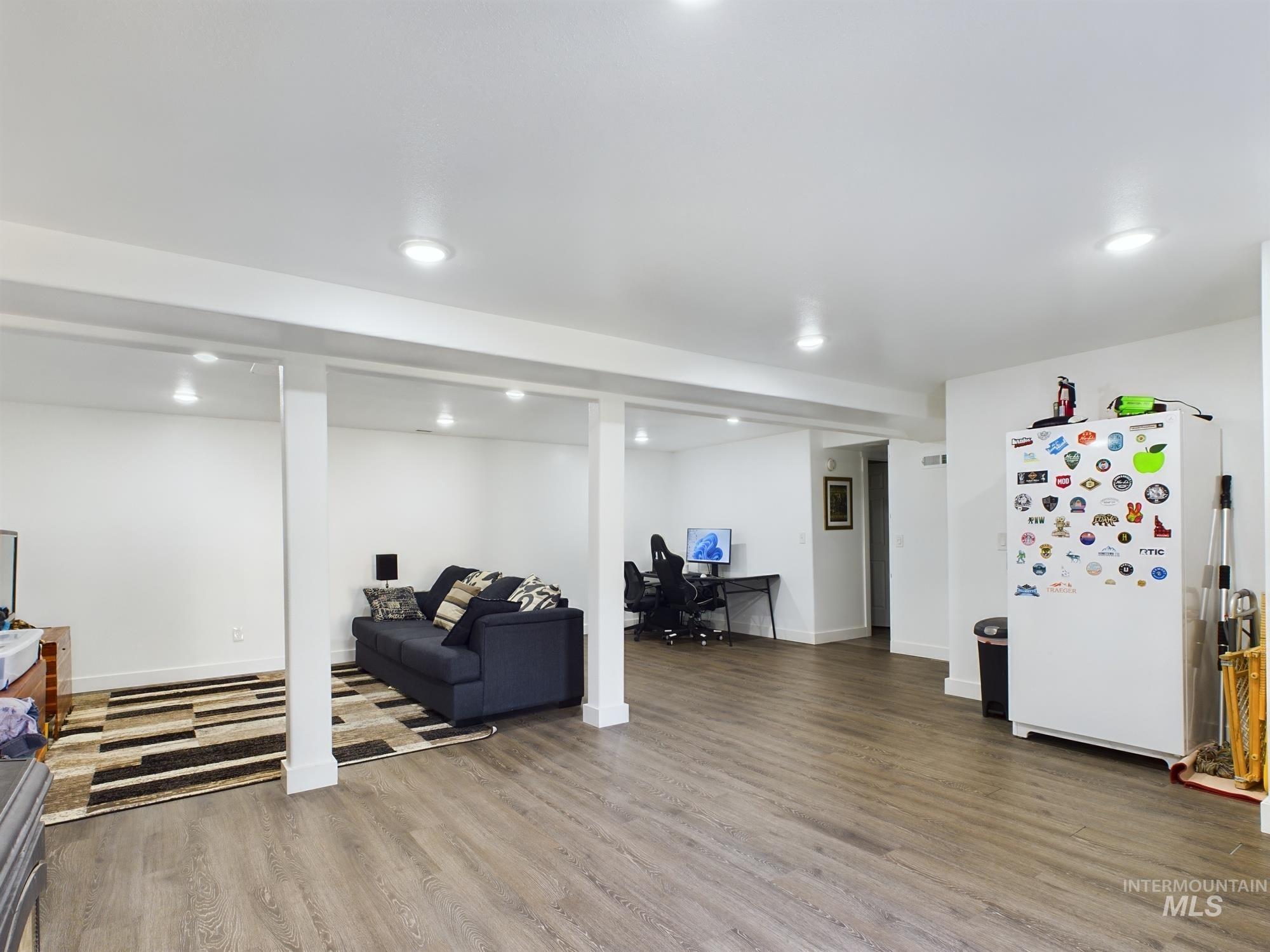 2362 Rolling Hills Dr