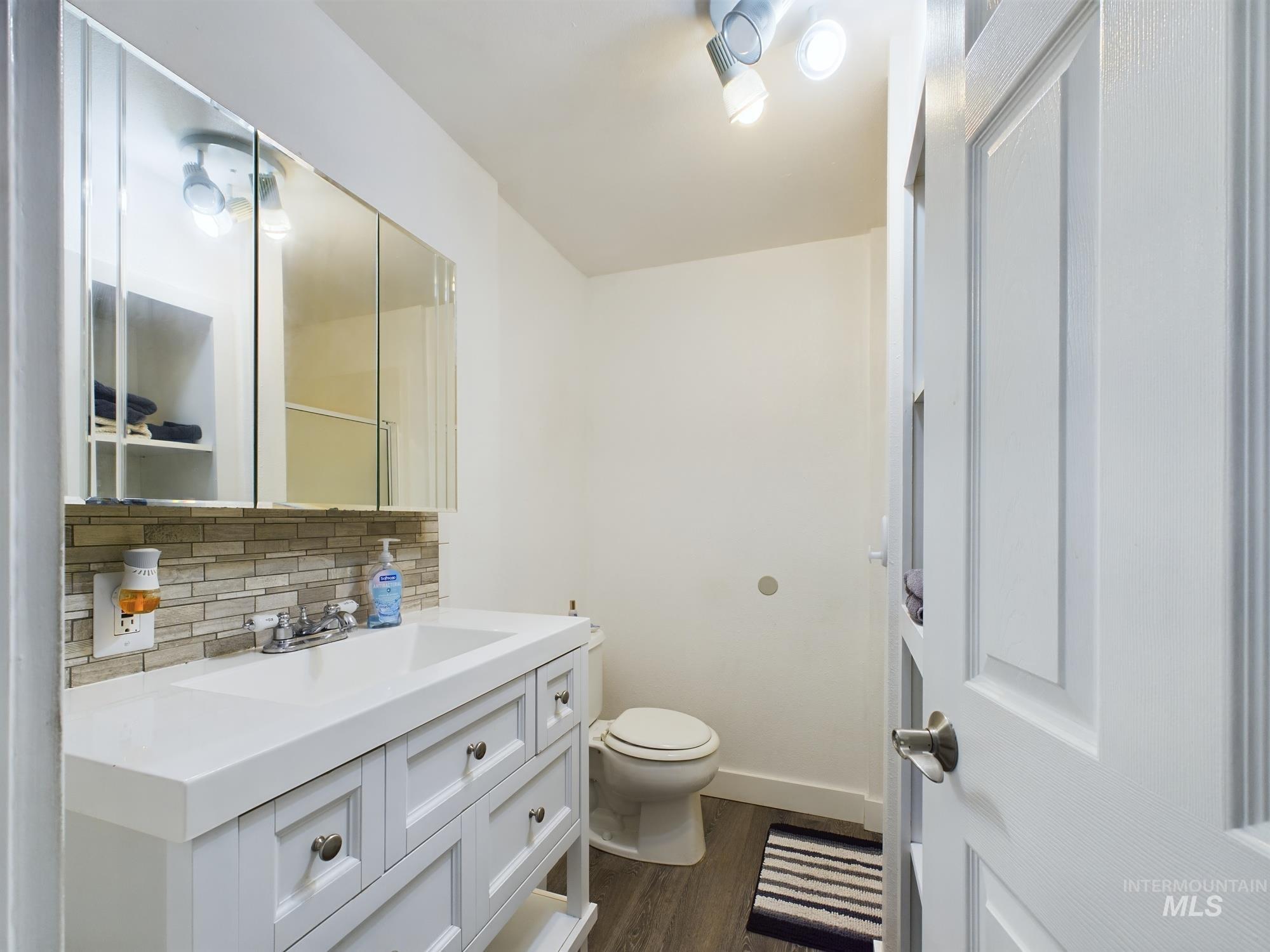 2362 Rolling Hills Dr