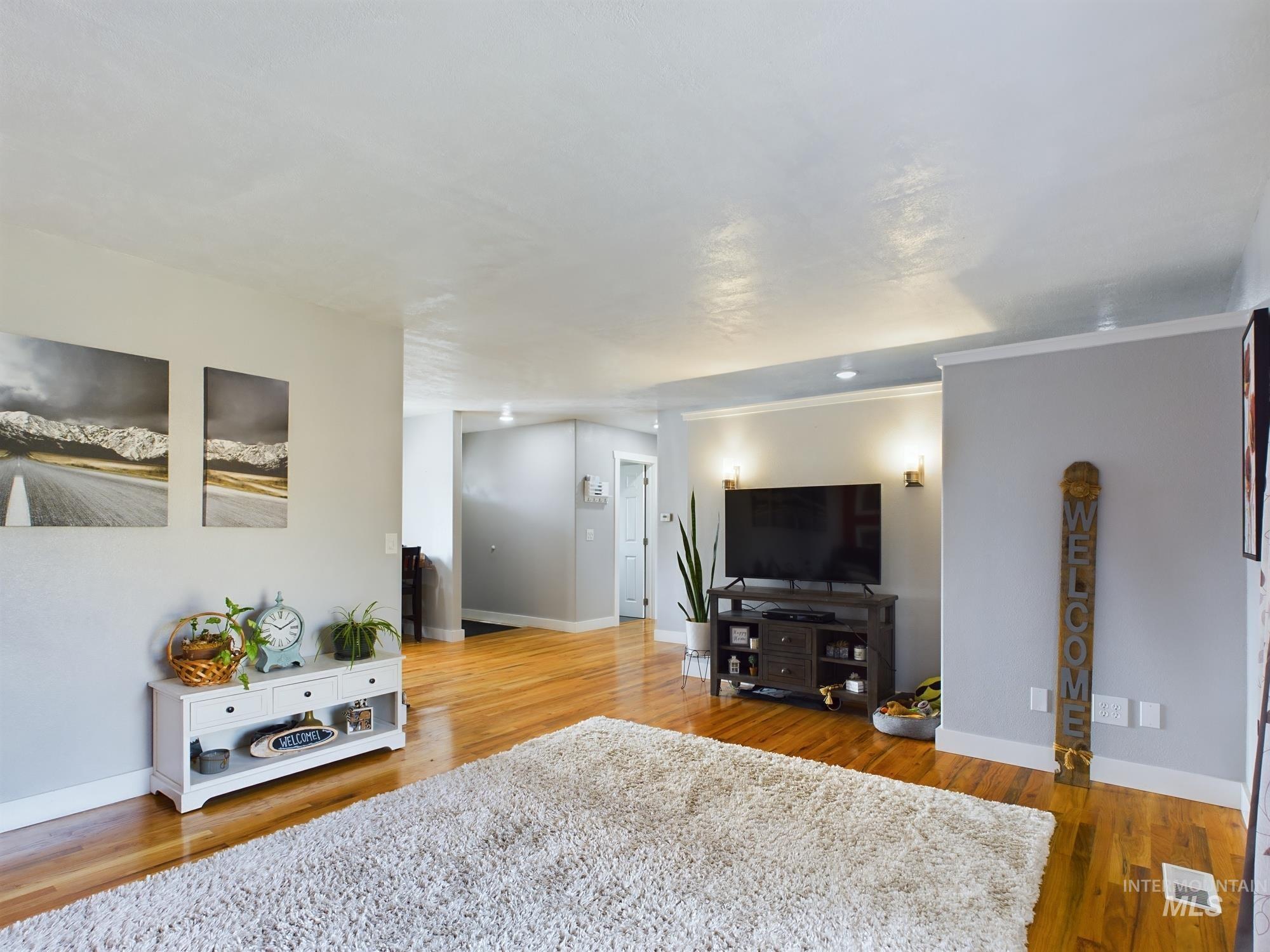 2362 Rolling Hills Dr