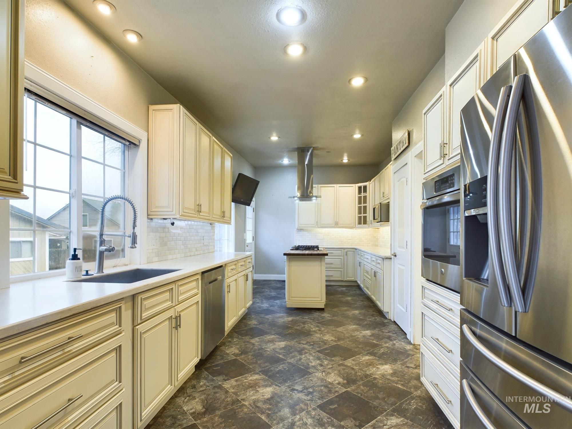 3310 6th Street