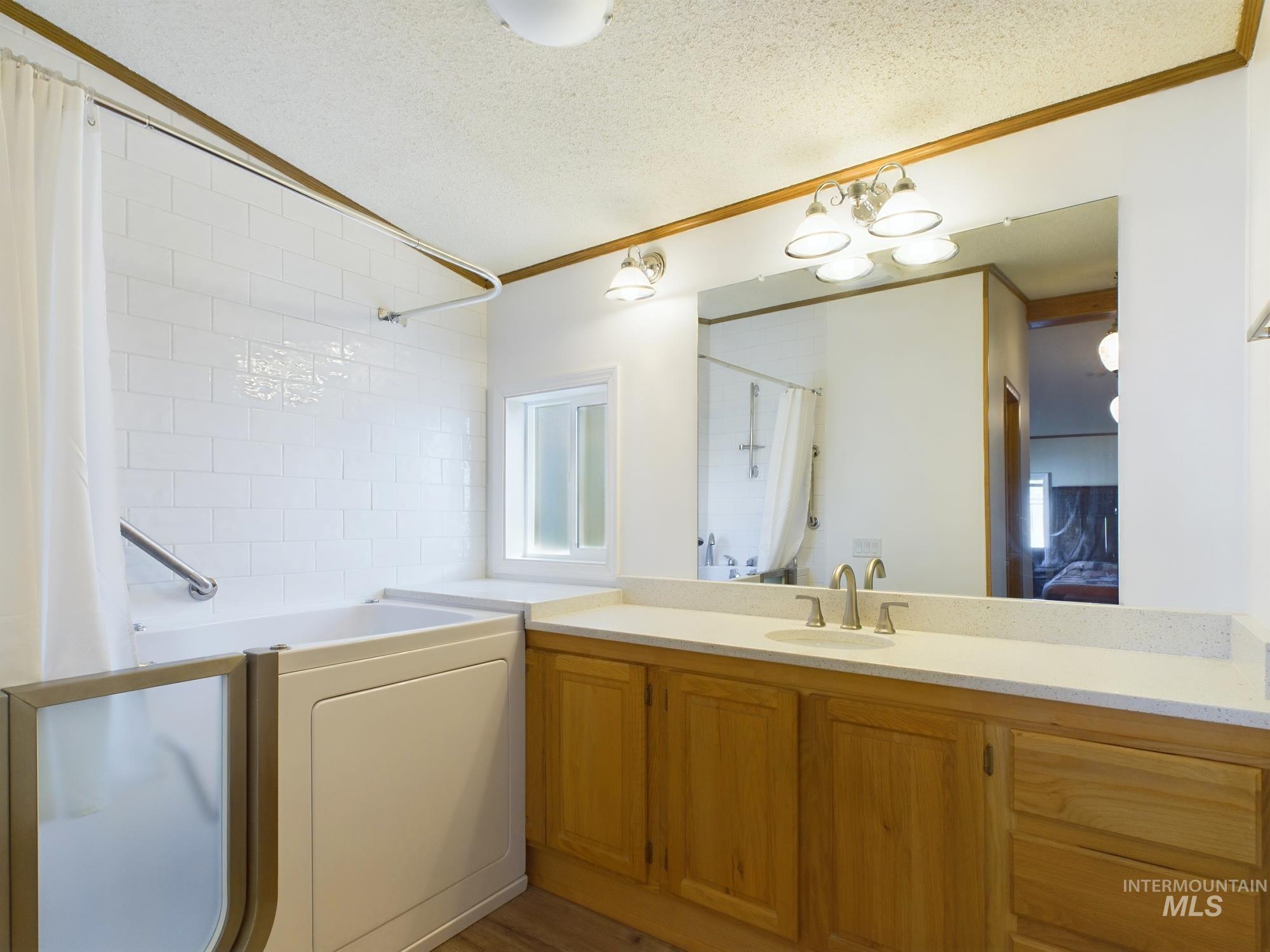 2015 6th Ave Unit: 235B