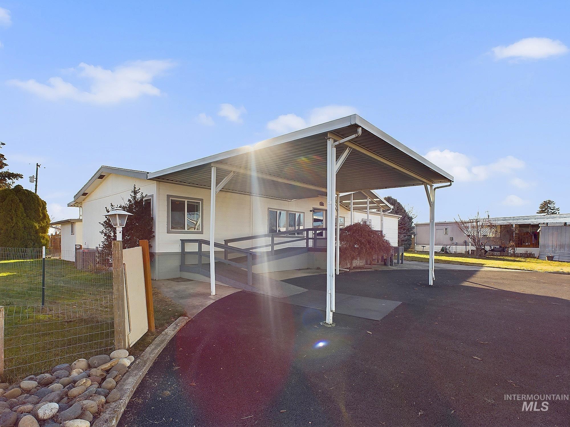2015 6th Ave Unit: 235B