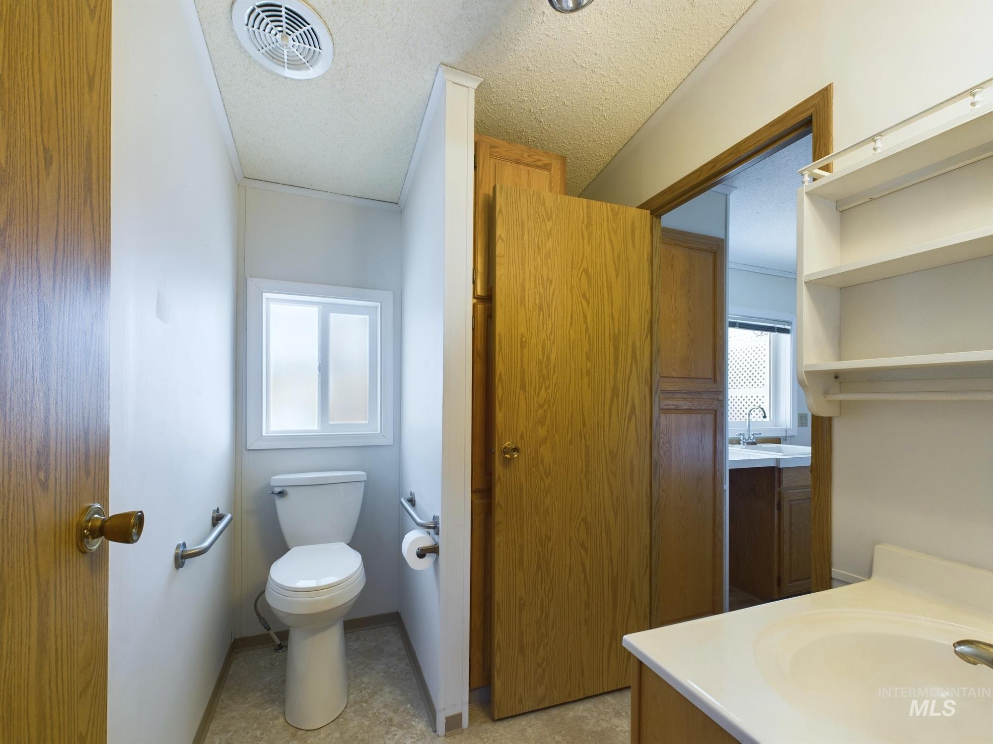 2015 6th Ave Unit: 235B