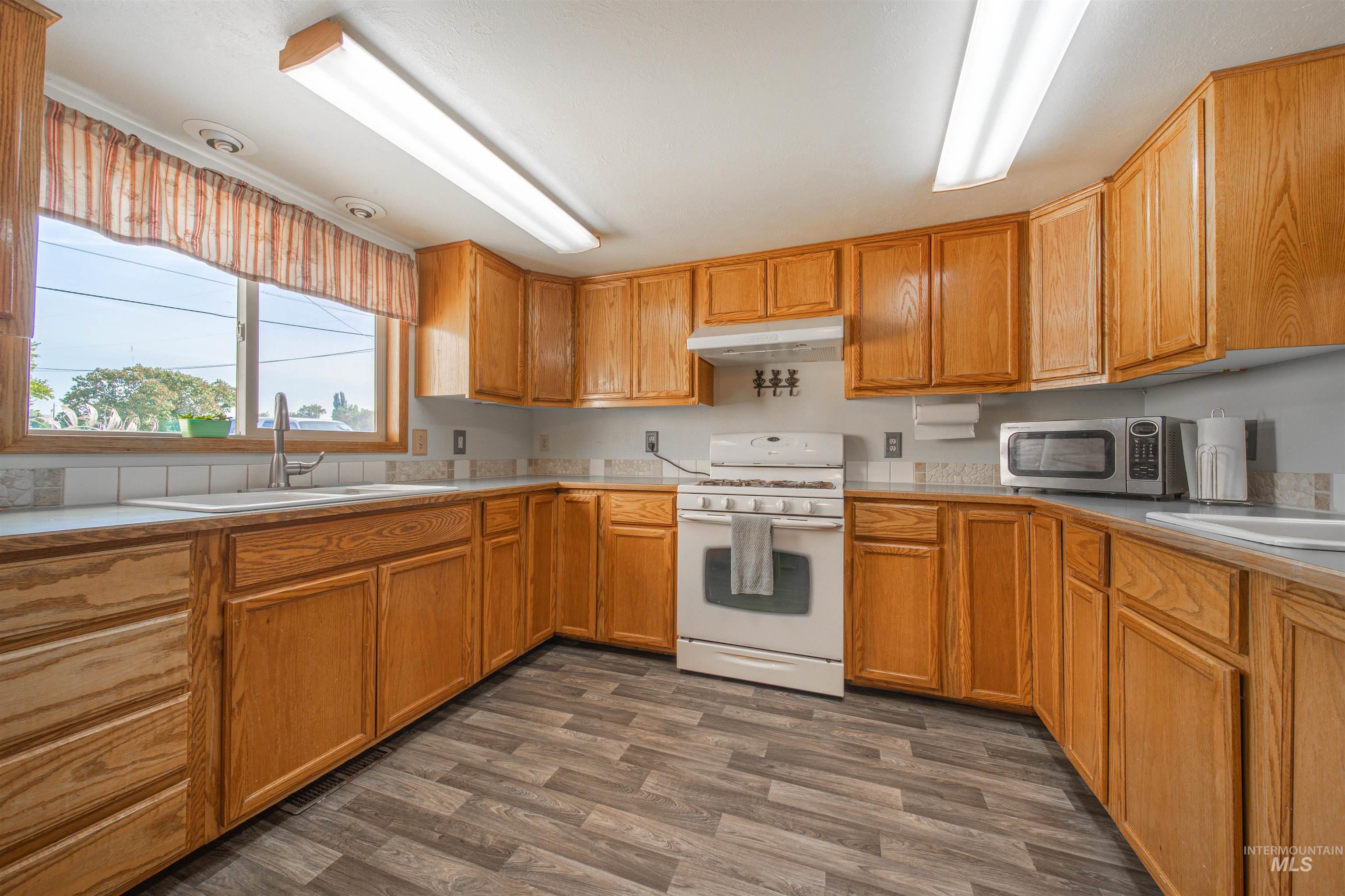 2203 Grelle Ave