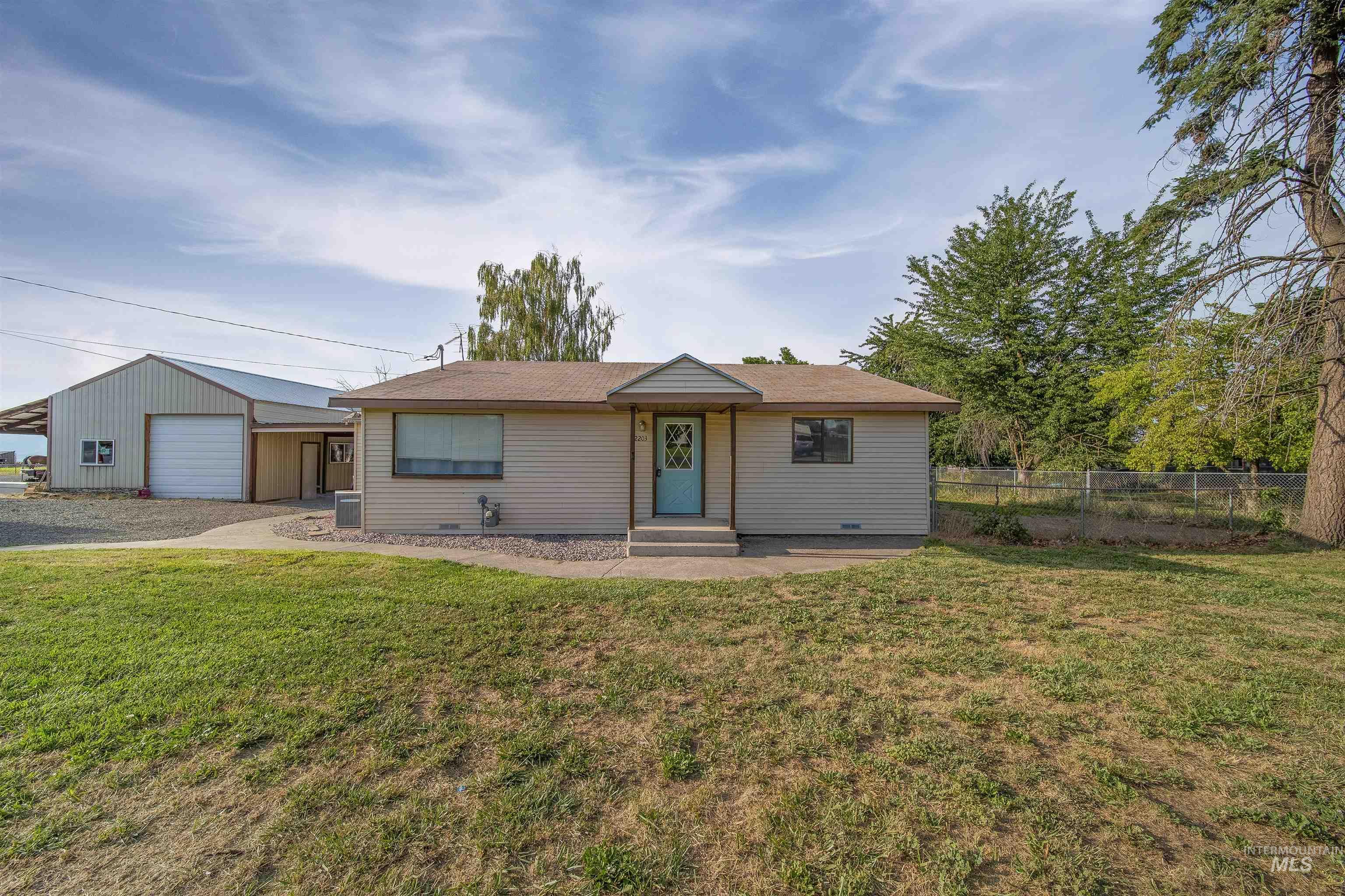 2203 Grelle Ave