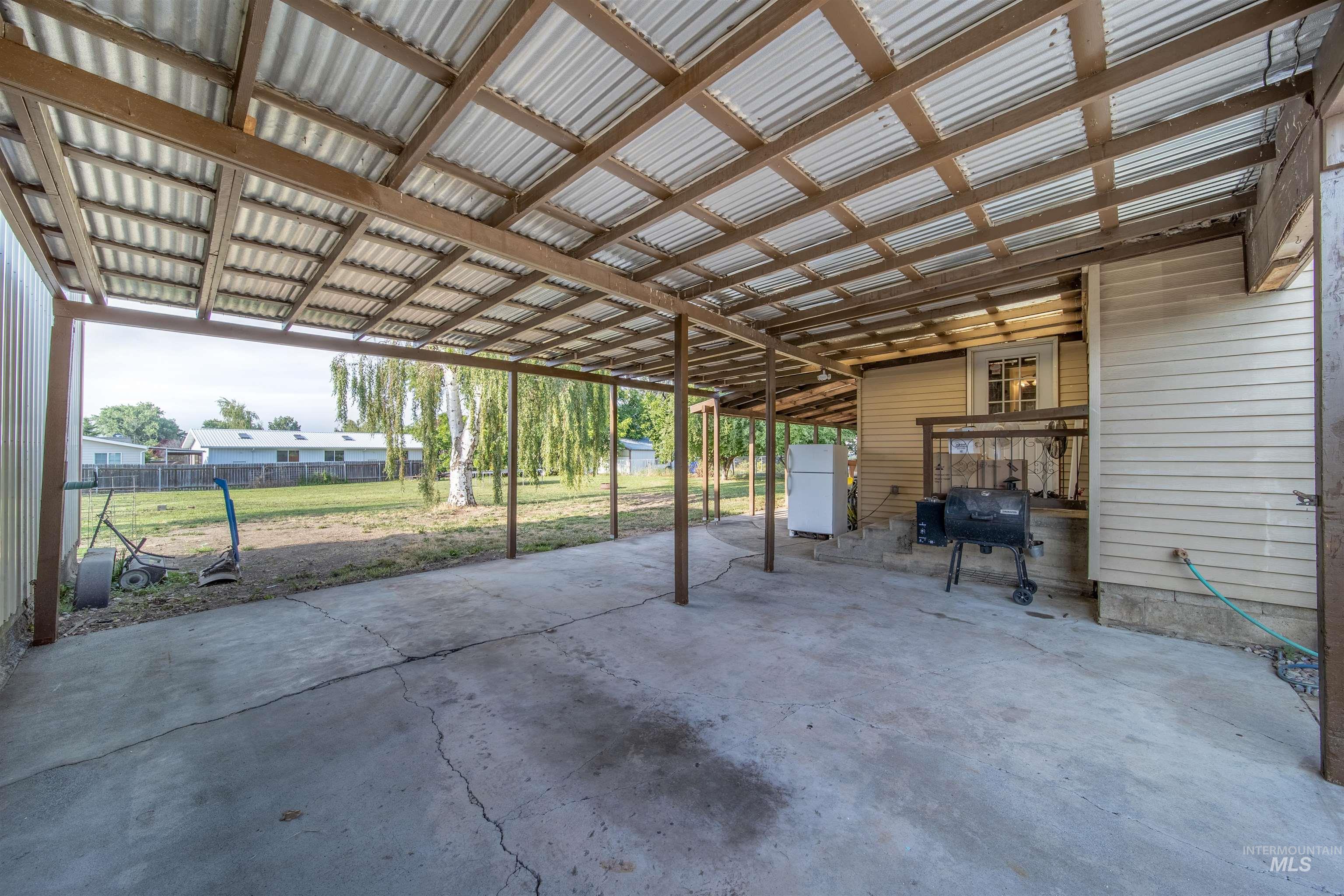 2203 Grelle Ave
