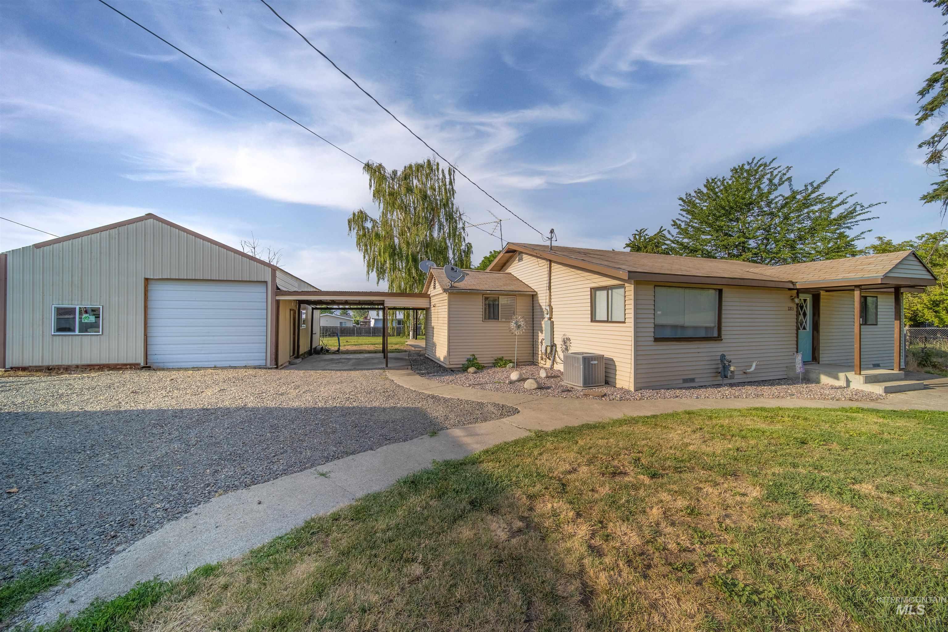 2203 Grelle Ave