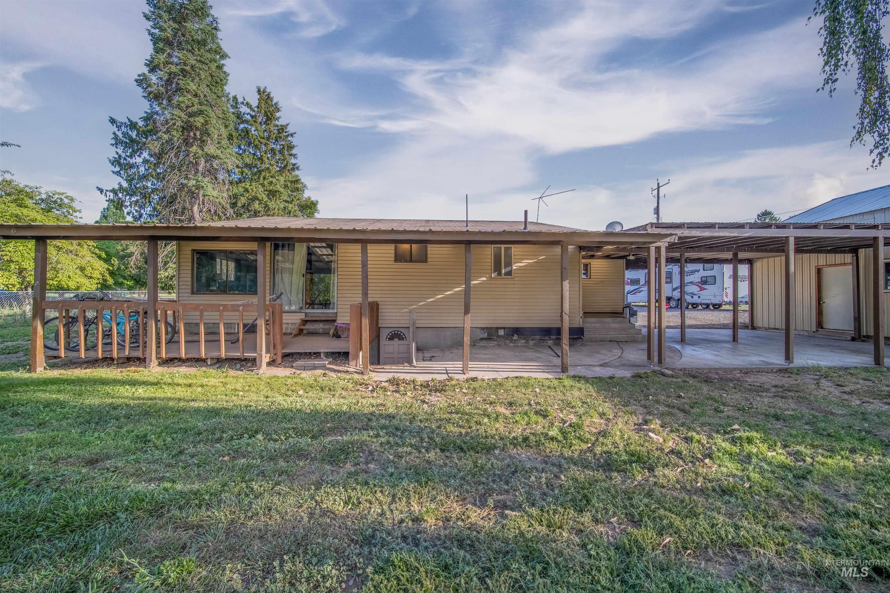 2203 Grelle Ave